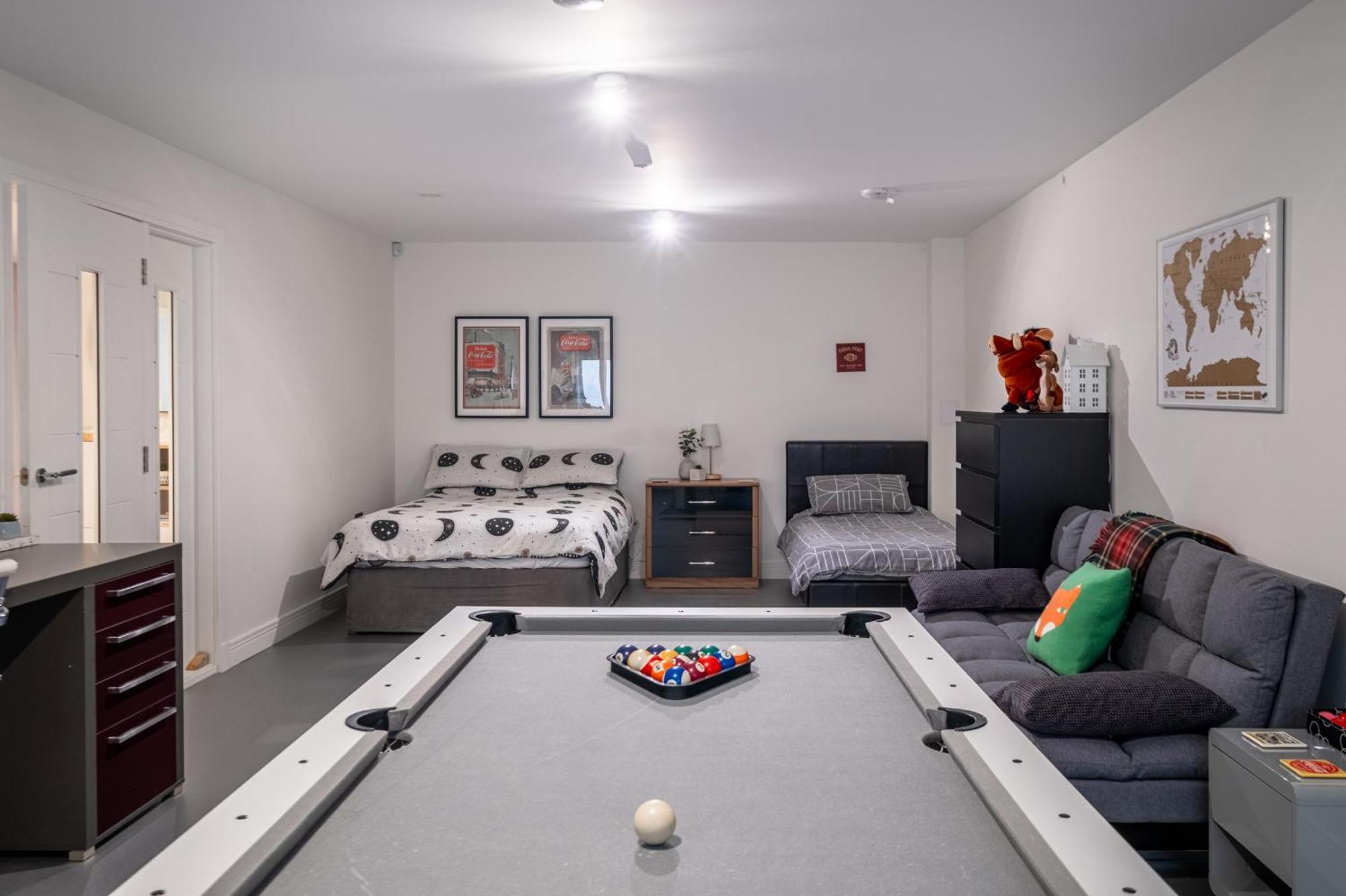 Vila Modern House With Hot Tub, Perfect Night Away! Huntly Exteriér fotografie