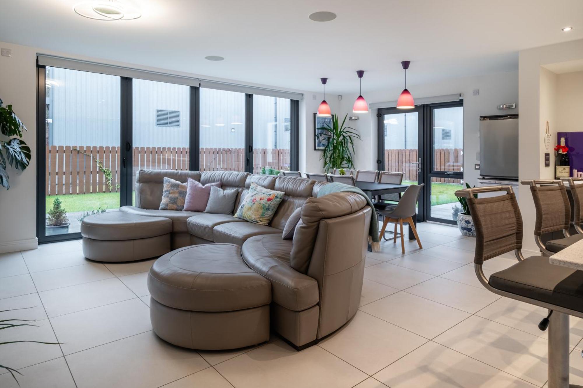 Vila Modern House With Hot Tub, Perfect Night Away! Huntly Exteriér fotografie