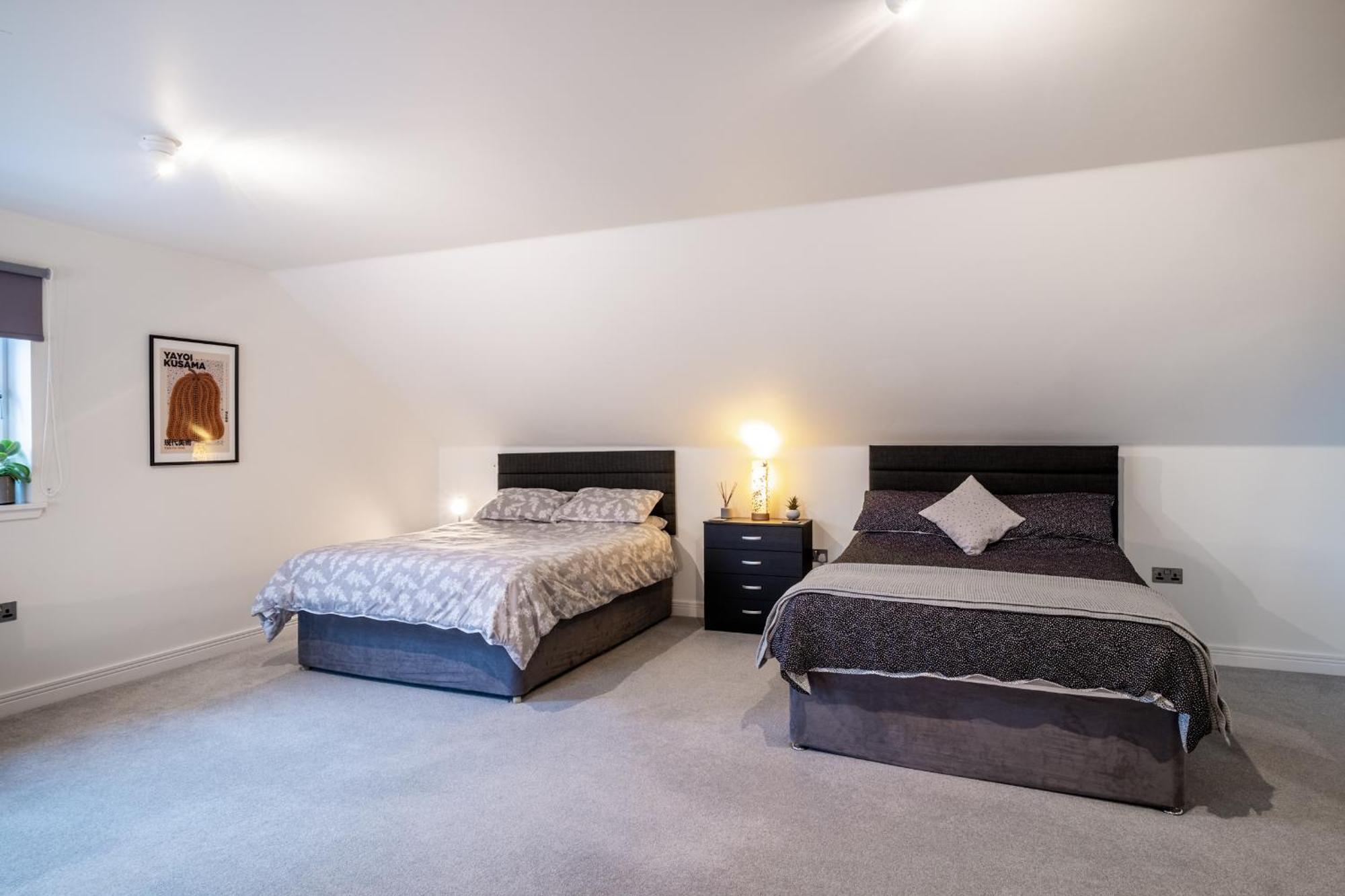 Vila Modern House With Hot Tub, Perfect Night Away! Huntly Exteriér fotografie