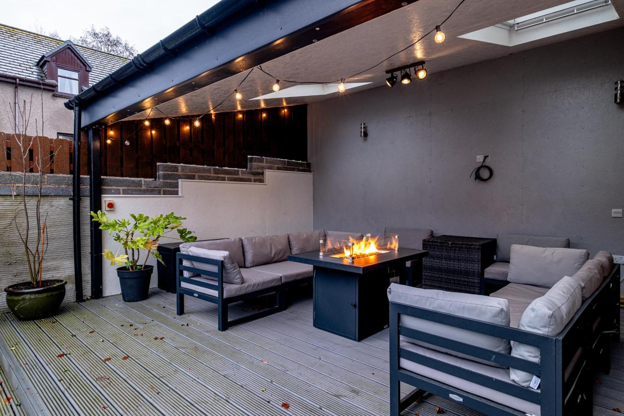 Vila Modern House With Hot Tub, Perfect Night Away! Huntly Exteriér fotografie